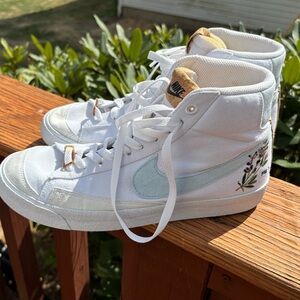 Blazer Mid '77 SE 'Indigo men’s 8.5/womens 10 year 2021. Great used condition.